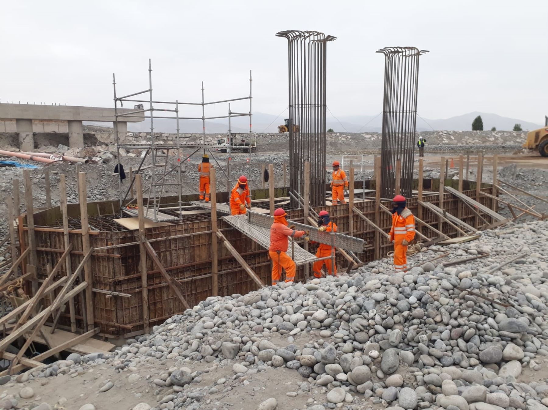 Arequipa supera la cuarentena focalizada y retoma el proceso de reactivación económica con la construcción del puente Freyre en la provincia de Islay.