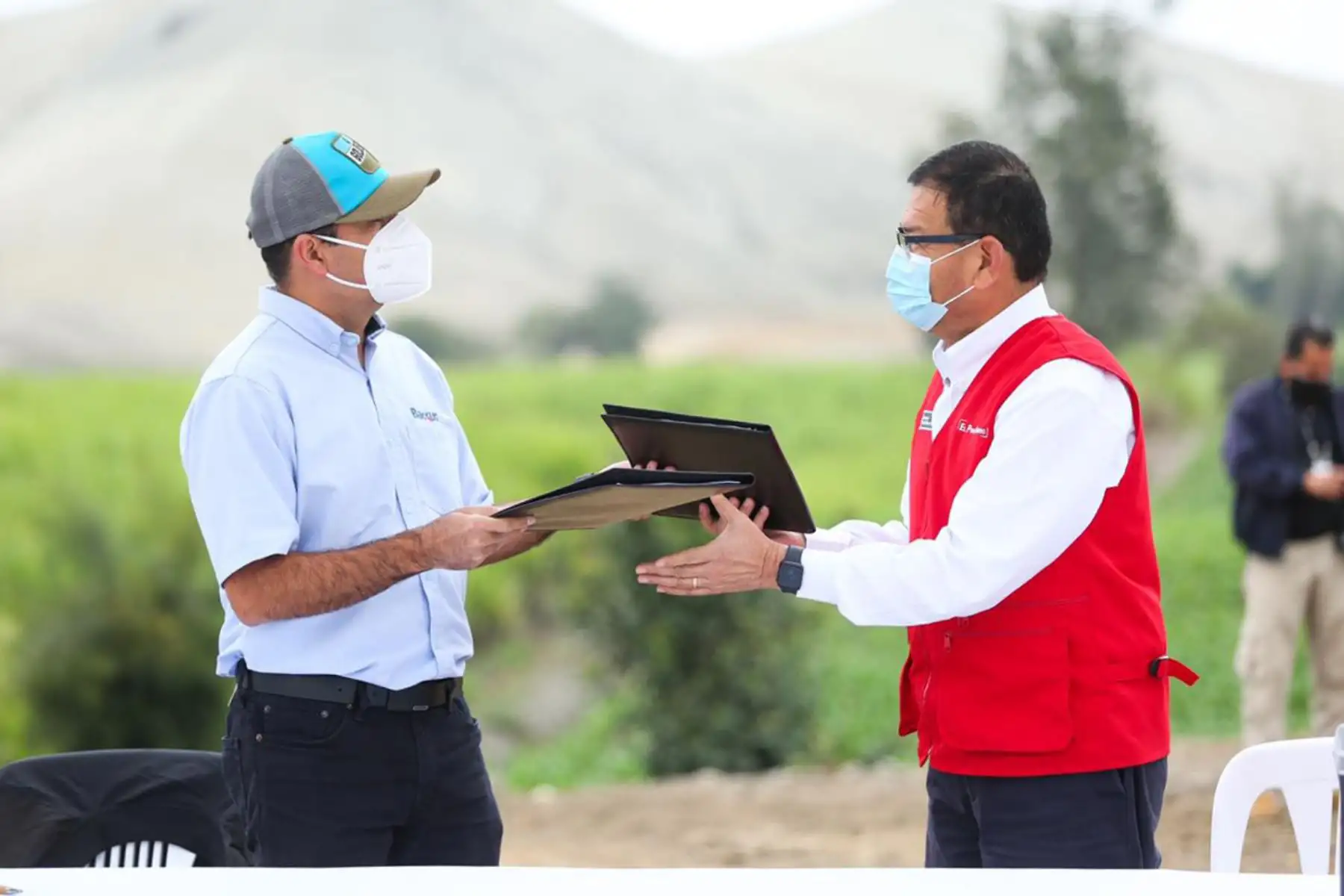 Ministro Jorge Montenegro firmó  convenio de cooperación interinstitucional, con el objetivo de incrementar la producción y productividad del cultivo de maíz amarillo duro en predios de productores de la Agricultura Familiar de las regiones de La Libertad, Ancash y Lima.
Foto: Minagri
