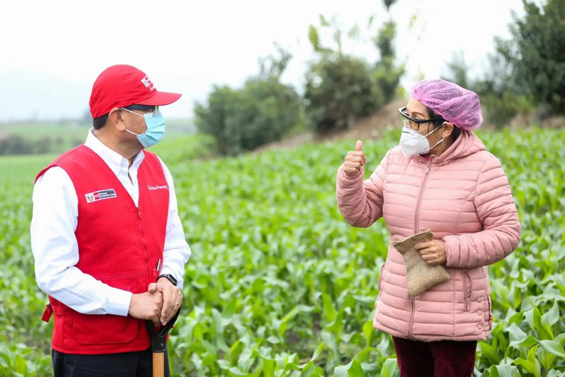 Ministro Jorge Montenegro firmó  convenio de cooperación interinstitucional productores de la Agricultura Familiar.
El objetivo es incrementar la producción y productividad del cultivo de maíz amarillo duro en predios de  de las regiones de La Libertad, Ancash y Lima.
Foto: Minagri