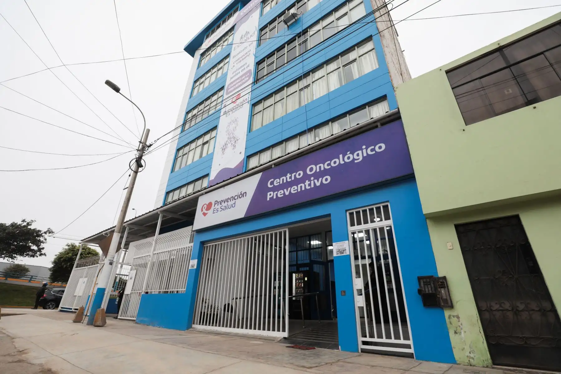 La presidenta ejecutiva de EsSalud, Fiorella Molinelli, inauguró el Centro Oncológico Preventivo Metropolitano en el distrito de La Perla. Foto: Essalud