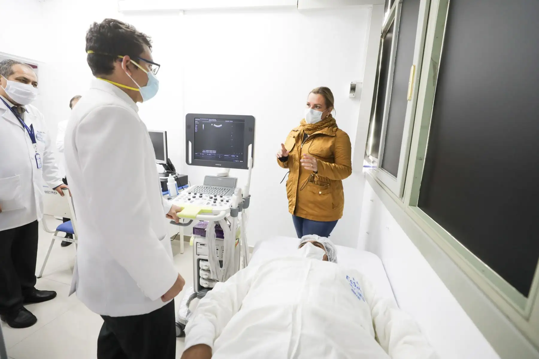La presidenta ejecutiva de EsSalud, Fiorella Molinelli, inauguró el Centro Oncológico Preventivo Metropolitano en el distrito de La Perla. Foto: Essalud