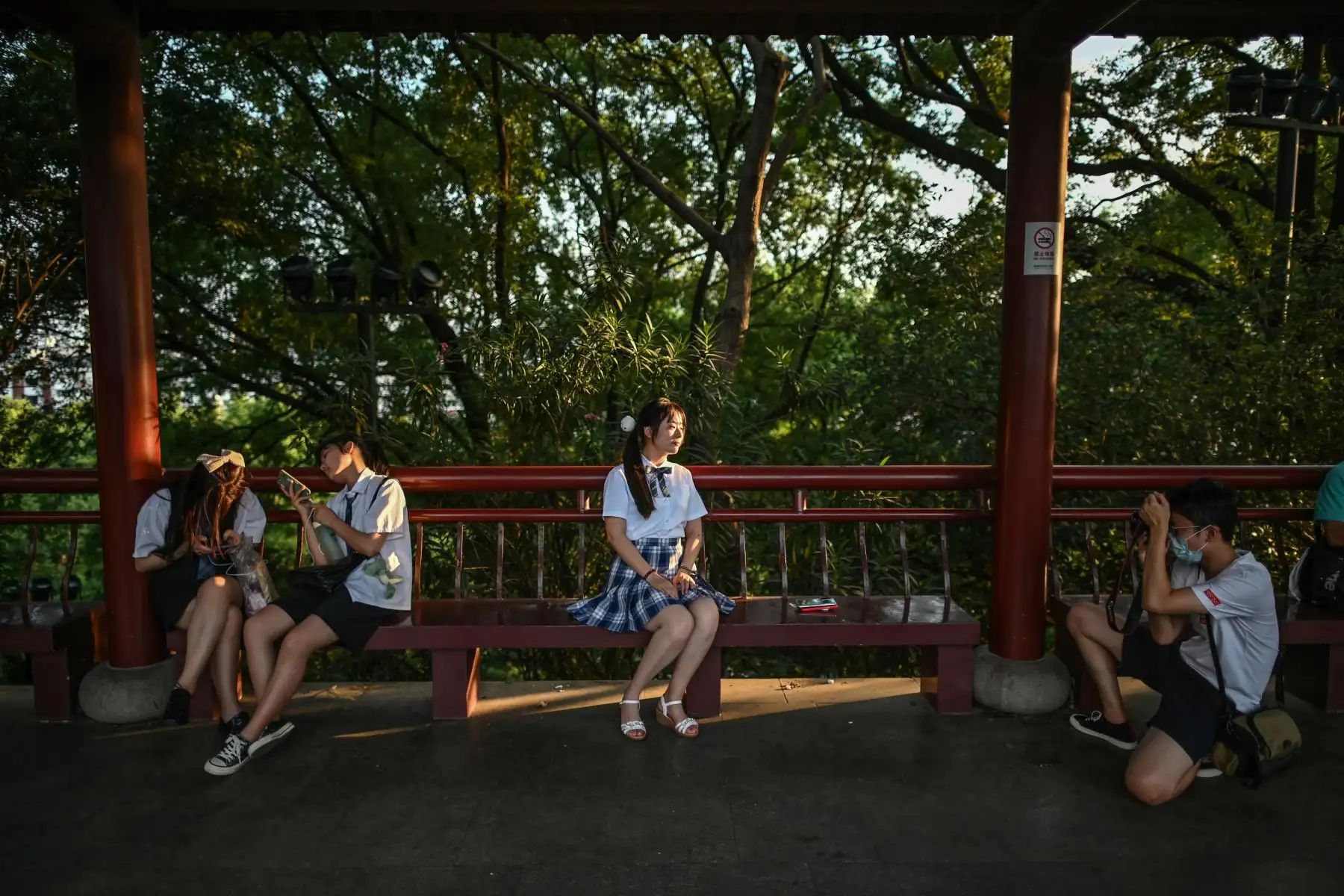 Turistas visitan la Torre de la Grulla Amarilla en Wuhan, provincia central de Hubei en China.
Foto: AFP