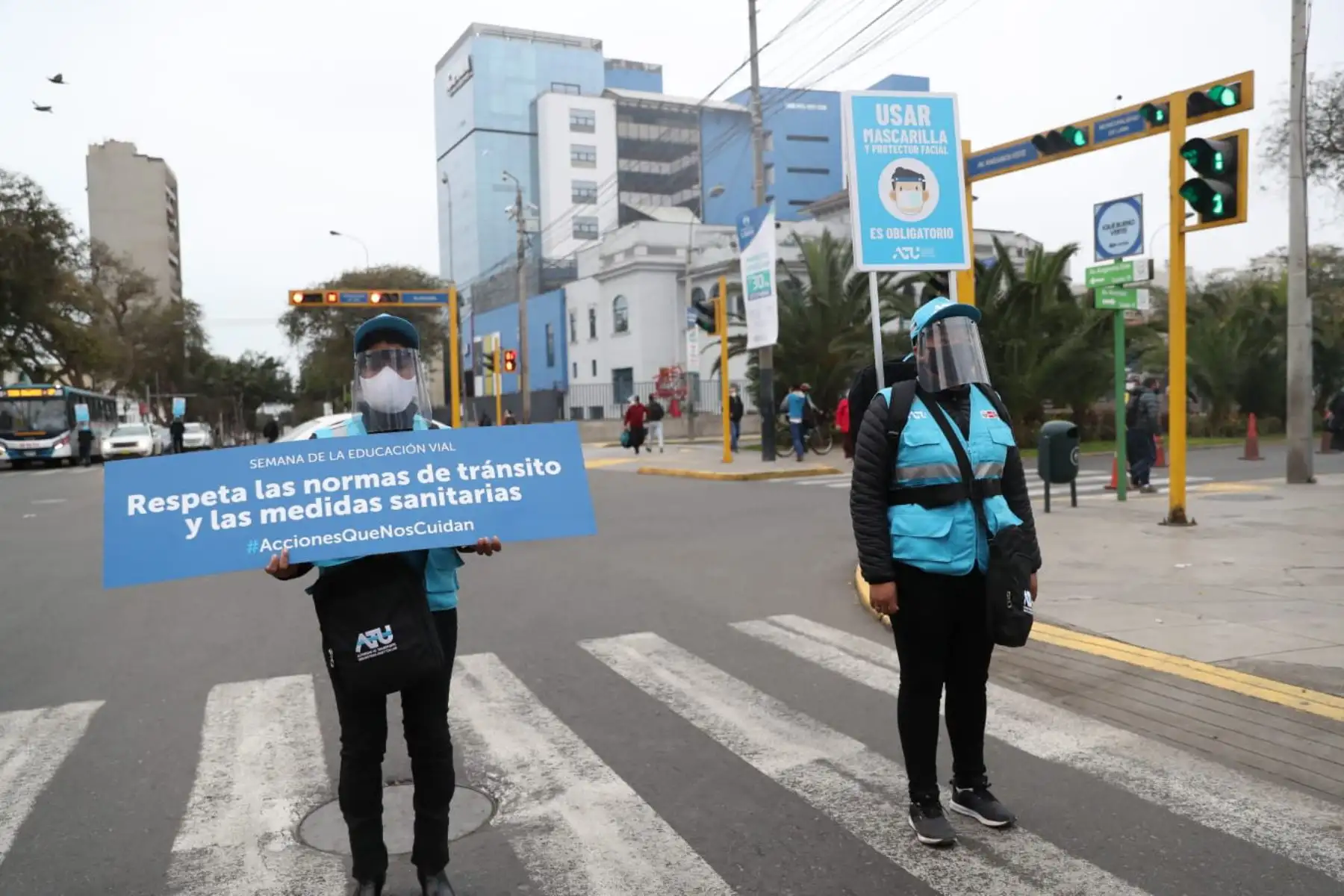 Equipo de fiscalizadores de la ATU ejecuta acciones de control al transporte urbano en el distrito de Miraflores, para fomentar el respeto a las normas de tránsito como parte de la Semana de la Educación Vial. Foto: ATU