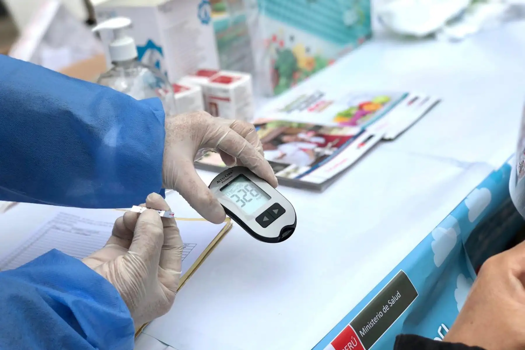 DIRIS Lima Centro atiende a más de 400 vecinos de El Porvenir, en La Victoria. Se realiza descarte de  covid-19, salud bucal, atención en salud mental, despistaje de VIH, vacunación a niños menores de 5 años, descarte y tratamiento de anemia, entre otros. Foto: Diris Lima Centro