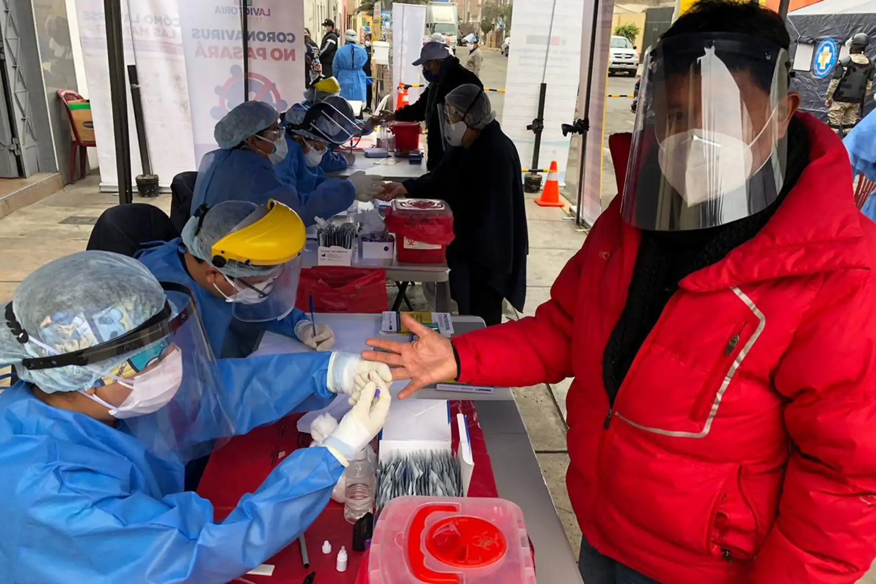 DIRIS Lima Centro atiende a más de 400 vecinos de El Porvenir, en La Victoria. Se realiza descarte de  covid-19, salud bucal, atención en salud mental, despistaje de VIH, vacunación a niños menores de 5 años, descarte y tratamiento de anemia, entre otros. Foto: Diris Lima Centro