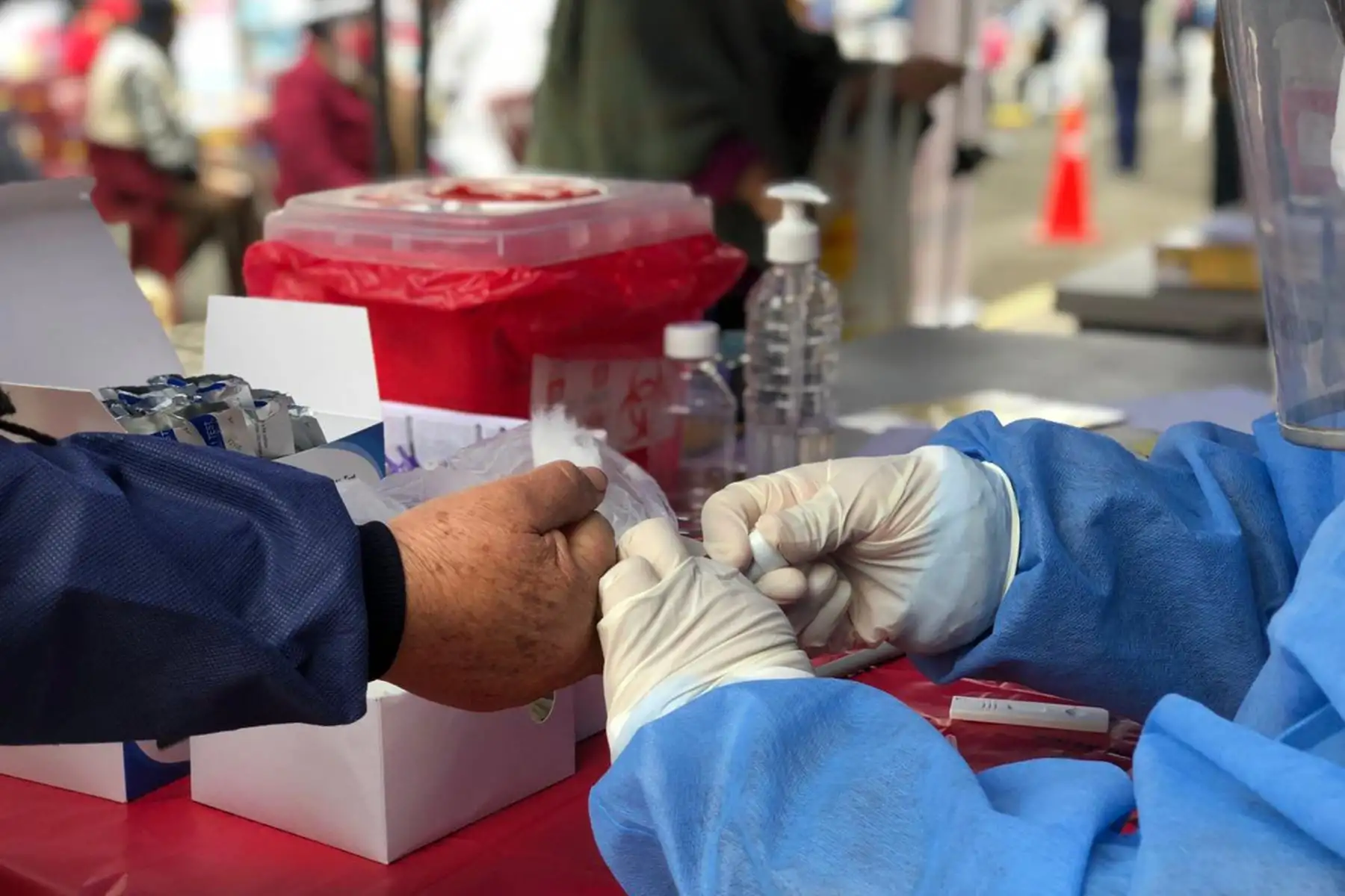 DIRIS Lima Centro atiende a más de 400 vecinos de El Porvenir, en La Victoria. Se realiza descarte de  covid-19, salud bucal, atención en salud mental, despistaje de VIH, vacunación a niños menores de 5 años, descarte y tratamiento de anemia, entre otros. Foto: Diris Lima Centro