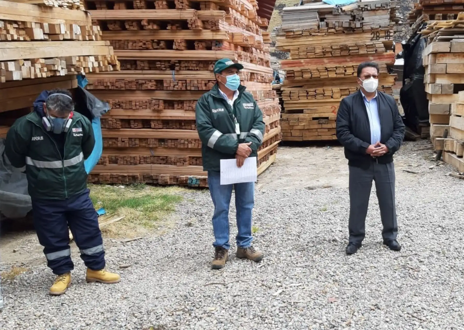 Escolares de la provincia de Yauli, región Junín, se beneficiarán con mesas y sillas que se fabricarán con madera incautada a la actividad ilegal y que fue donada por el Serfor.