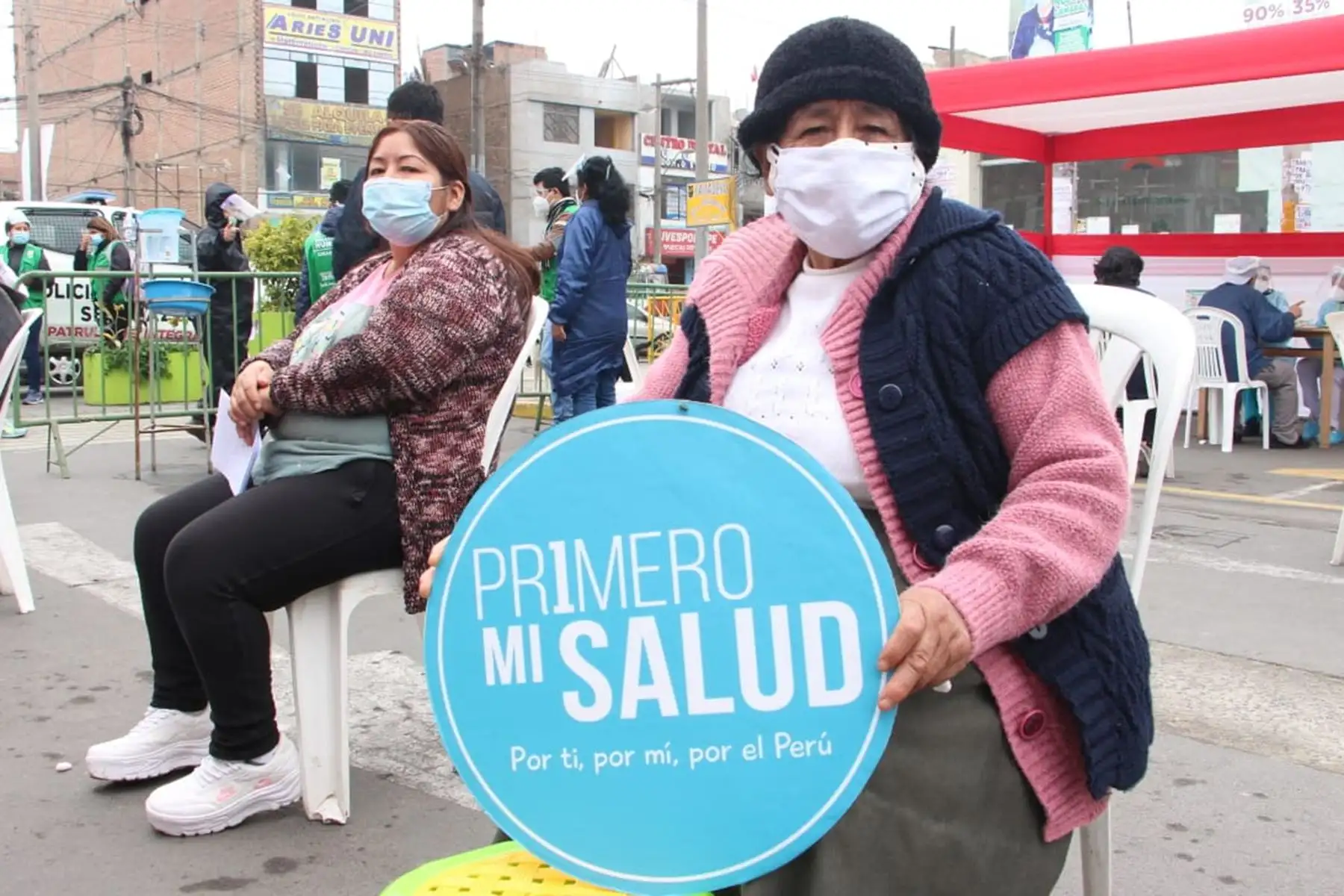 La Dirección de Redes Integradas de Salud Lima Este, pone en marcha el plan de intervención “TB Móvil” con la finalidad de disminuir la brecha de detección de casos Tuberculosis, ejecutada por la Dirección de Prevención y Control de TBC del Minsa, a través de la DIRIS Lima Este. A su vez se realizó una campaña integral de vacunación de neumococo e influenza, tamizaje de VIH, tratamiento de anemia para niños y planificación familiar. Foto: Diris Lima Este