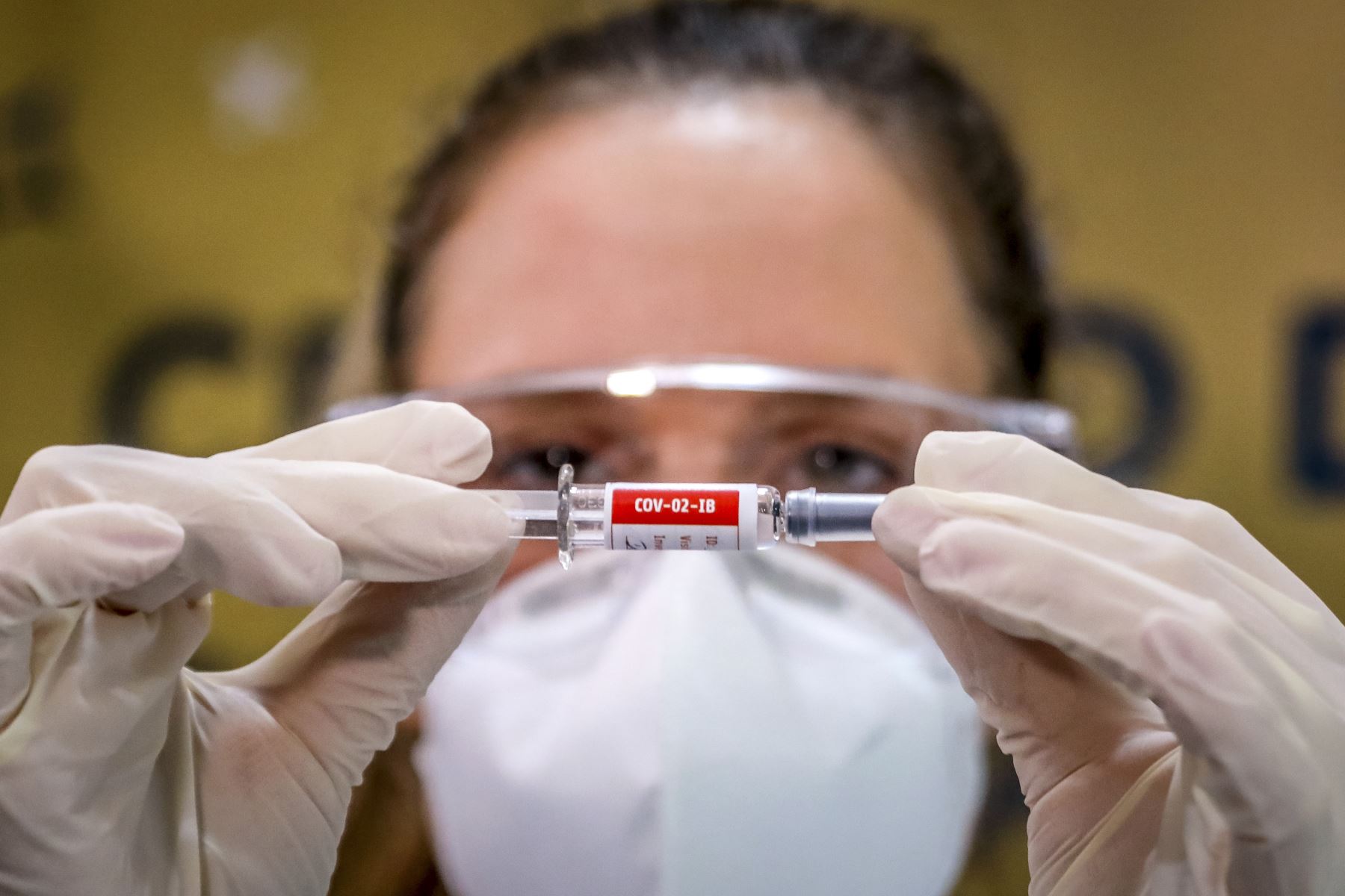 Rusia enfrentó críticas el mes pasado cuando anunció la primera vacuna contra el coronavirus aprobada en el mundo para uso público, incluso antes de que se completaran los ensayos de Fase III. Foto: AFP