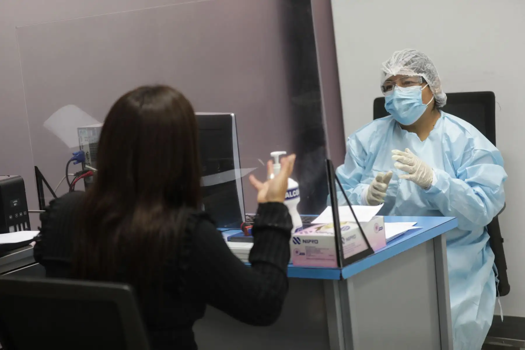 El COP Arenales cuenta con equipamiento y personal especializado que se encargará de realizar la detección precoz y atención oportuna para el tratamiento de cáncer de cuello uterino, mama, colon, próstata y otros tipos de enfermedades oncológicas.
Foto: Essalud