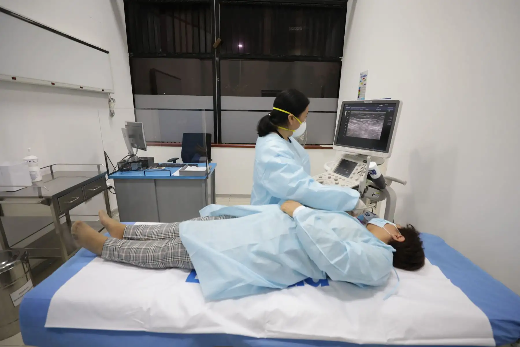 El COP Arenales cuenta con equipamiento y personal especializado que se encargará de realizar la detección precoz y atención oportuna para el tratamiento de cáncer de cuello uterino, mama, colon, próstata y otros tipos de enfermedades oncológicas.
Foto: Essalud