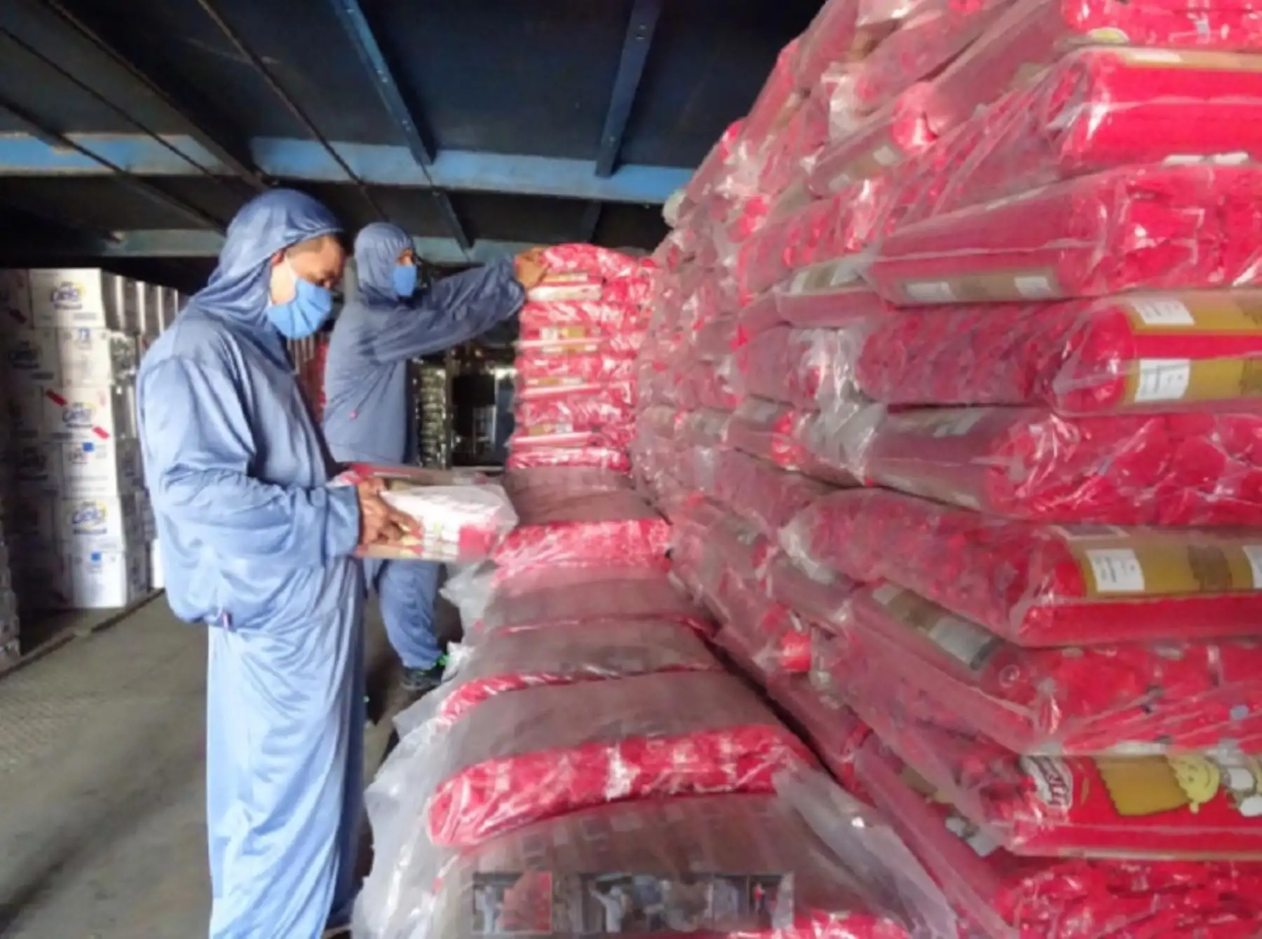 El Ministerio de Desarrollo e Inclusión Social (Midis), a través del Programa Nacional de Alimentación Escolar Qali Warma, inició la entrega de 87.99 toneladas de productos de calidad e inocuos para 8,396 ciudadanos pertenecientes a 39 comunidades de los pueblos indígenas amazónicos achuar, urarinas, kichwas, ubicados en el distrito de Trompeteros, provincia y departamento de Loreto, en la frontera con Ecuador.  Foto: Midis/Qali Warma.