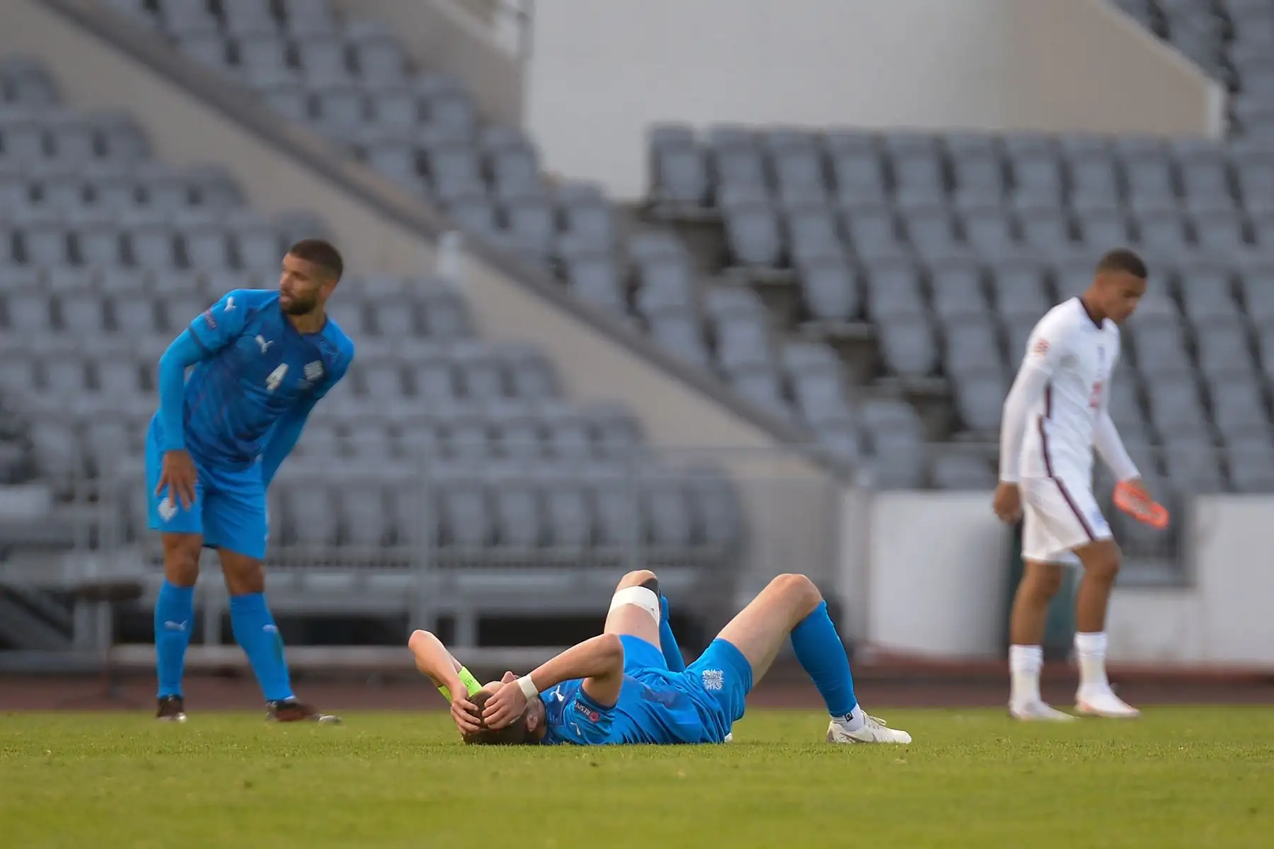Los jugadores de Islandia se lamentan tras perder 1 a 0 ante Inglaterra por la Liga de Naciones de la UEFA. Foto: AFP