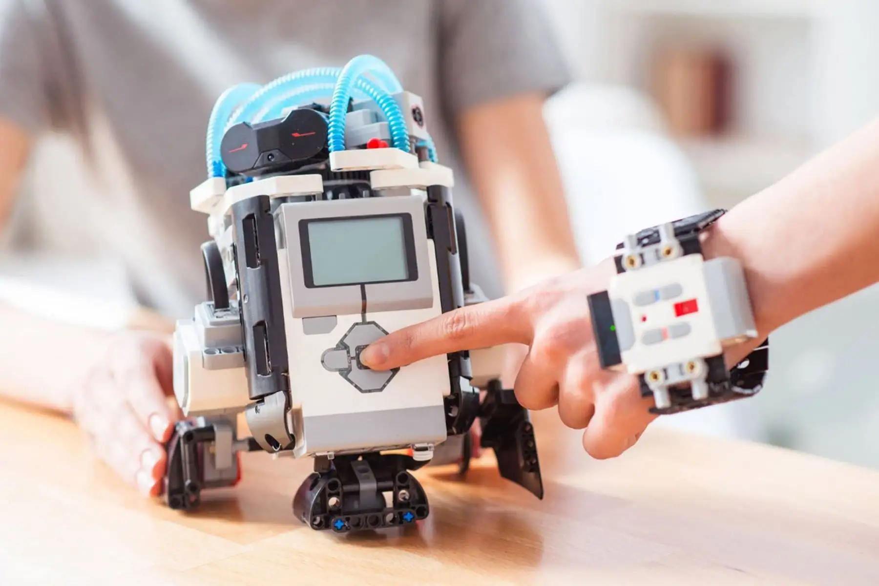 El proyecto permitirá a los participantes tener acceso a la más avanzada tecnología en plataformas educativas (PlayTec Academy, Scratch y Tinkercad circuits)
