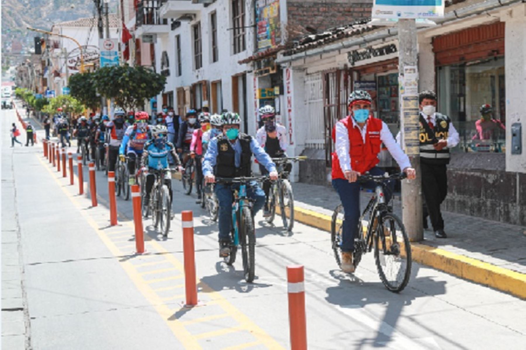 La provincia de Huamanga cuenta actualmente con 8 kilómetros de ciclovías que se ampliarán a 15 kilómetros, gracias al trabajo coordinado entre el MTC y la municipalidad provincial. Para ello, se está destinando un monto aproximado de S/ 450,000.