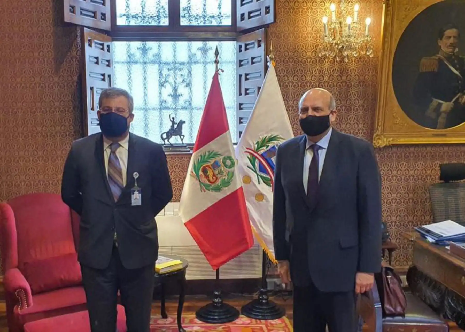 Canciller Mario López y jefe de la ONPE, Piero Corvetto, coordinan trabajo con miras a las elecciones 2021.