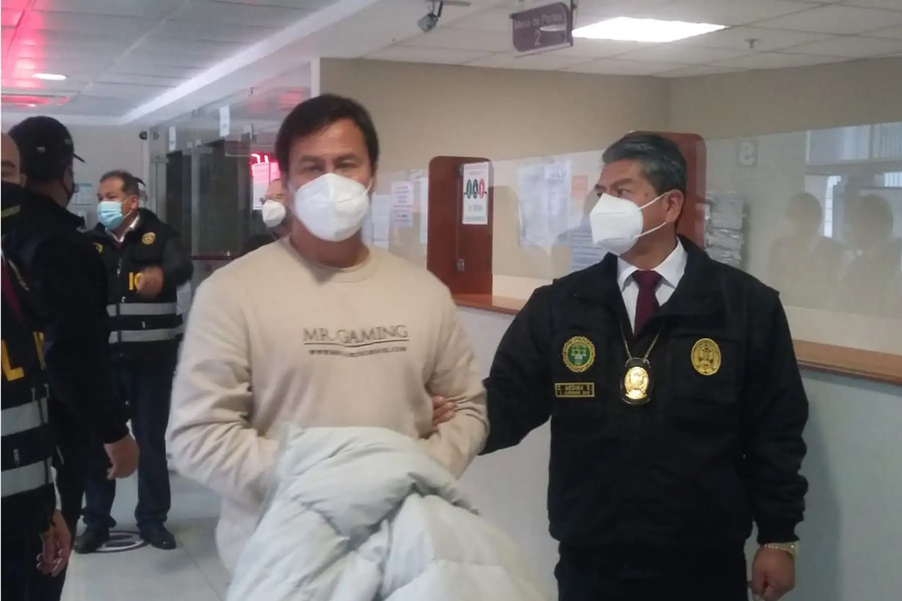 Extraditado Edgar Paz Ravines es puesto a disposición del Juzgado Penal Liquidador del Nuevo Código Procesal Penal de la Corte Superior de Justicia de Lima, a cargo de la Jueza Liz Huisa, dónde será notificado de la resolución de su internamiento en un Centro Penitenciario. Foto: CSJ de Lima
