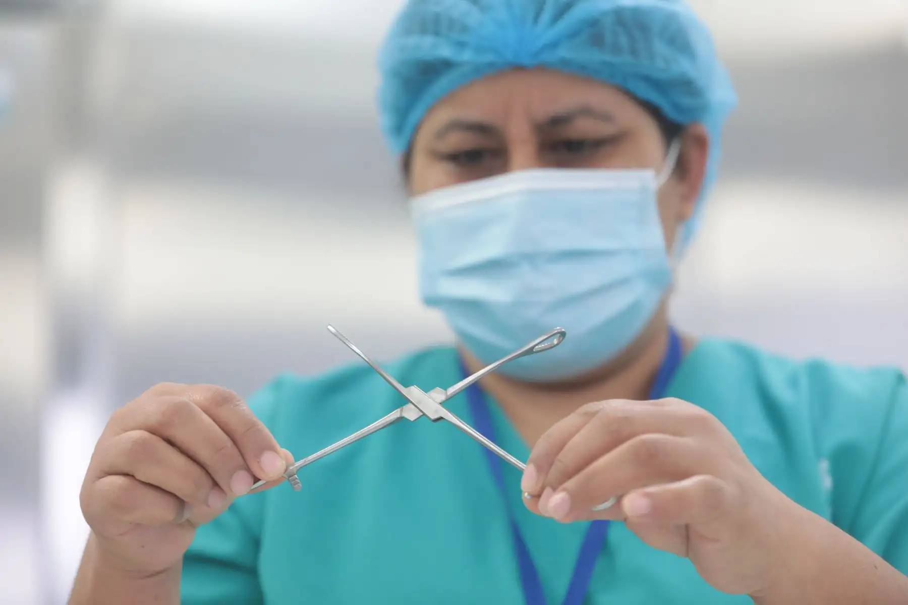 Prevenir las infecciones intra hospitalarias y mantener la higiene de todo el material médico e instrumental, es el objetivo principal de la central de esterilización.
Foto:Essalud