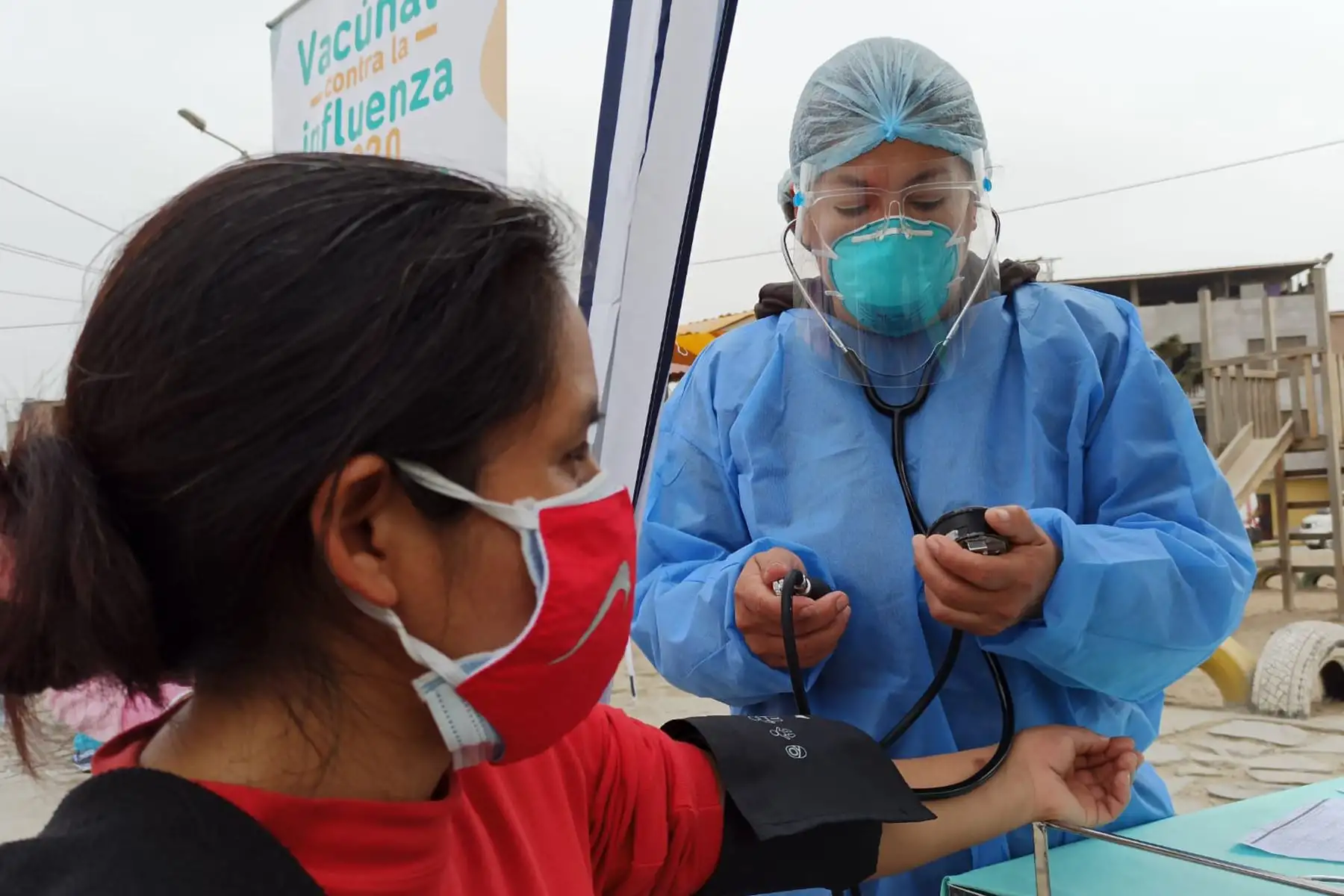 Desde muy  temprano las brigadas de salud de la DIRIS Lima Sur, se instalaron en el “Parque Central del Sector 6 Grupo 2 “ de Villa El Salvador para brindar atención médica a la población. Foto: Diris Lima Sur