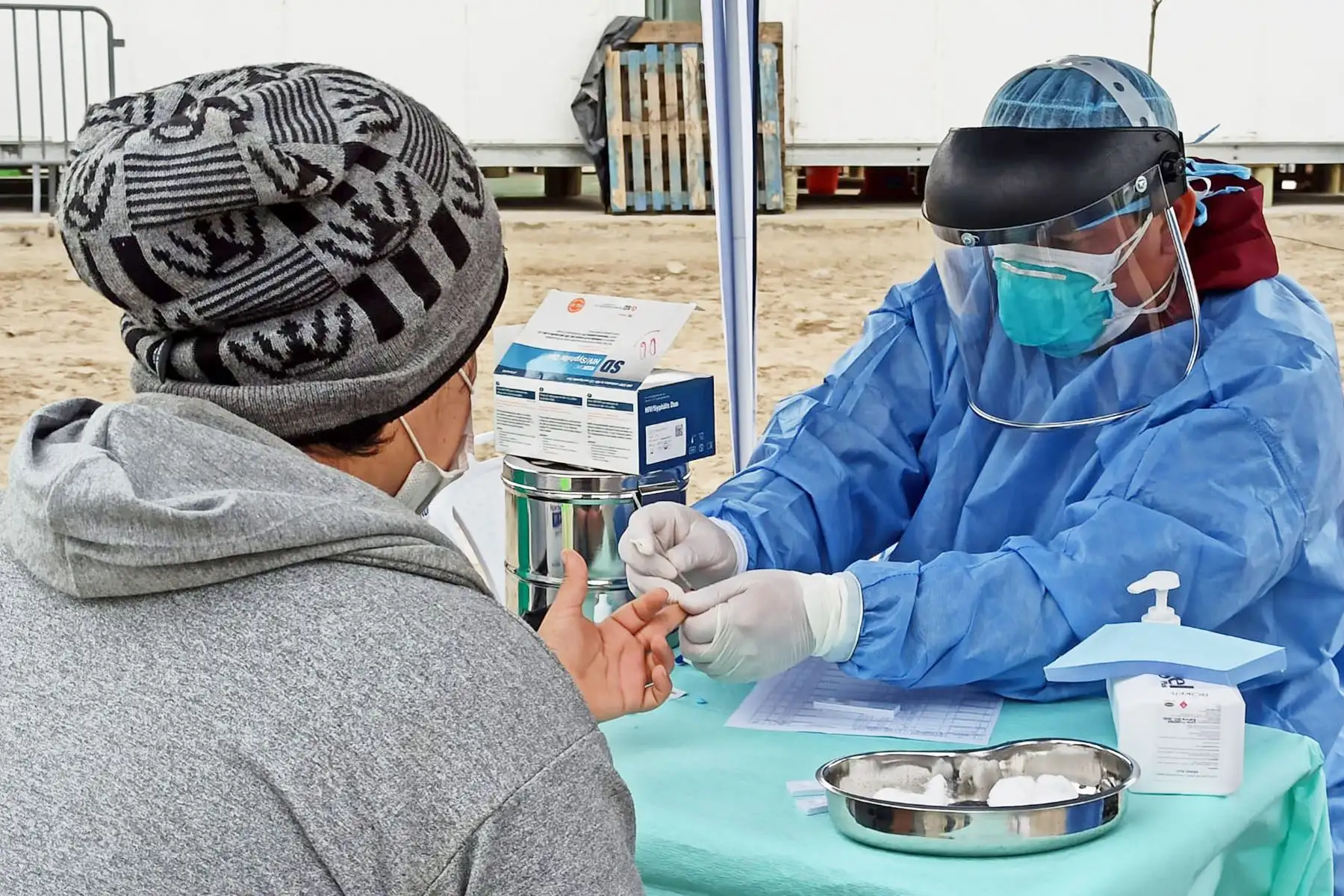 Desde muy  temprano las brigadas de salud de la DIRIS Lima Sur, se instalaron en el “Parque Central del Sector 6 Grupo 2 “ de Villa El Salvador para brindar atención médica a la población. Foto: Diris Lima Sur