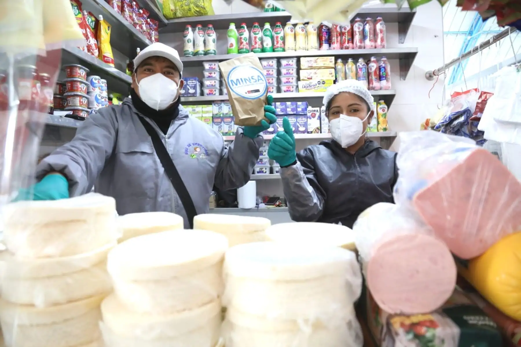 Minsa realiza campaña de prevención de covid-19 y manejo de alimentos lácteos seguros y sanos. Foto: Minsa