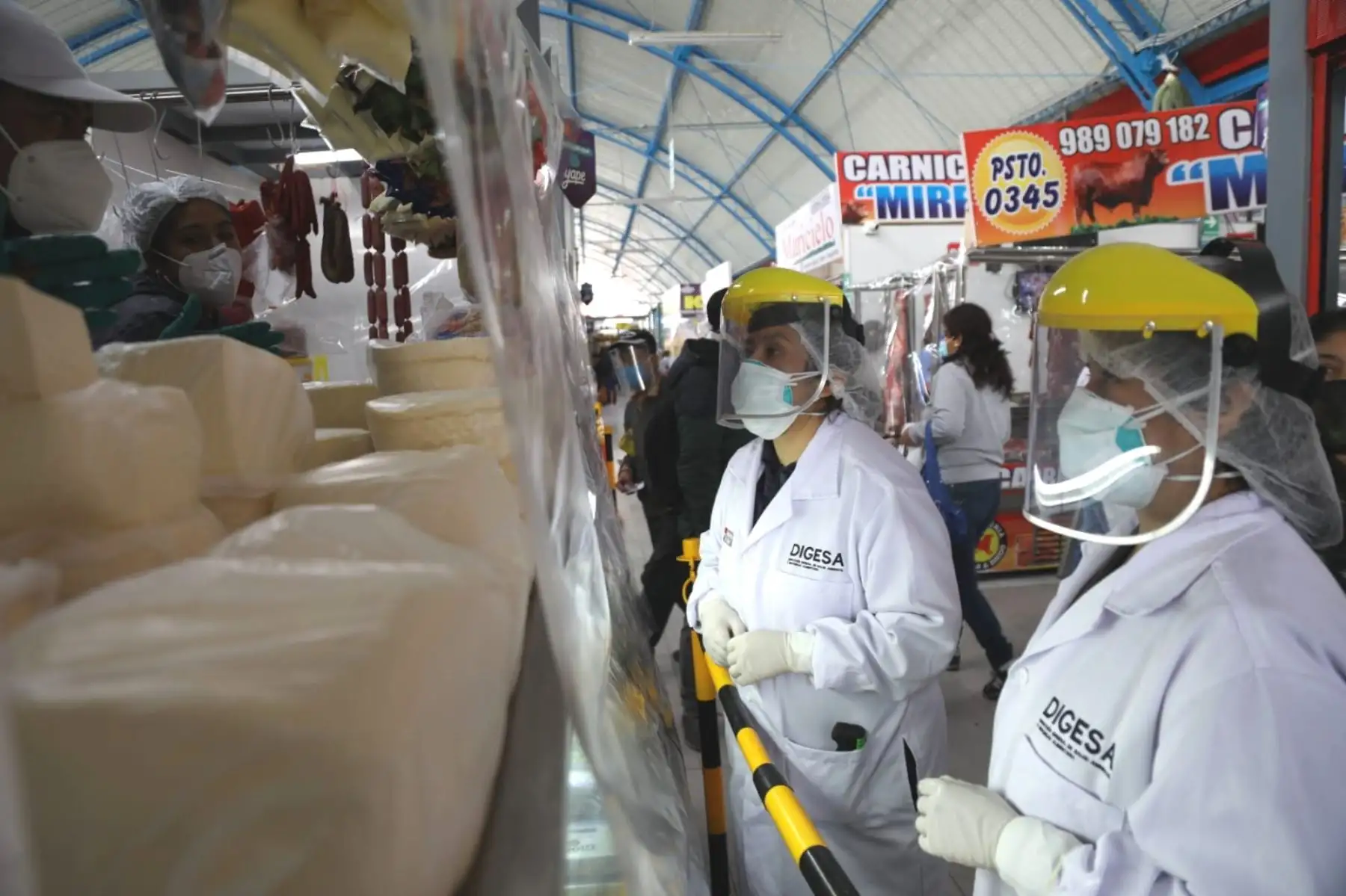 Minsa realiza campaña de prevención de covid-19 y manejo de alimentos lácteos seguros y sanos. Foto: Minsa
