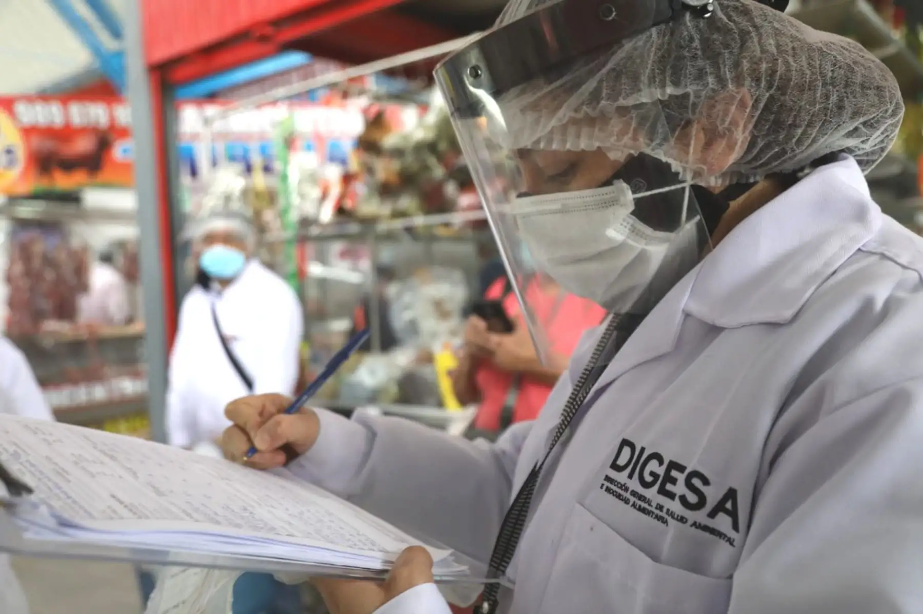 Minsa realiza campaña de prevención de covid-19 y manejo de alimentos lácteos seguros y sanos. Foto: Minsa