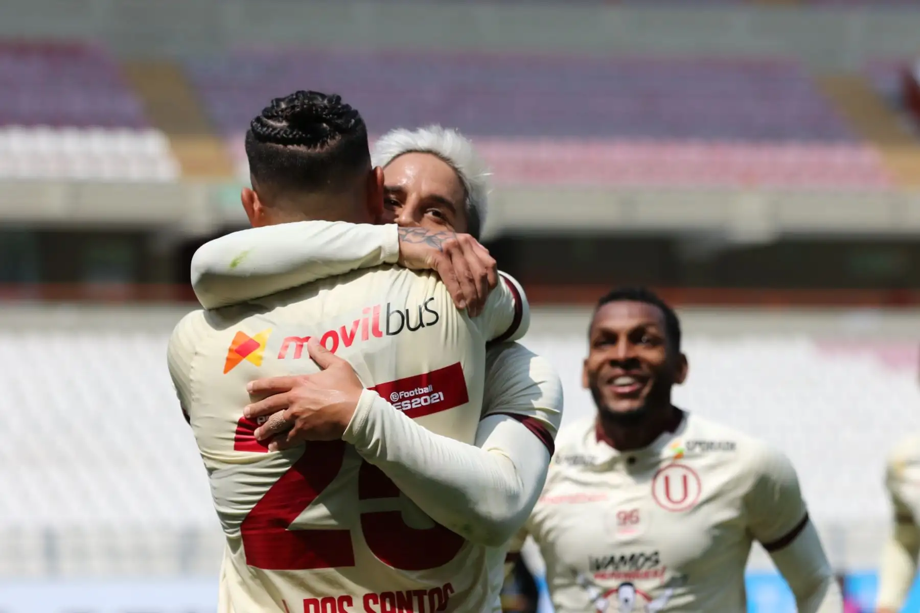 Los jugadores Alejandro Hohberg y Dos Santos celebran el gol anotado a Alianza Universidad por la jornada 10 de la Liga 1.  Foto: @LigaFutProf Los jugadores Alejandro Hohberg y Dos Santos celebran el gol anotado a Alianza Universidad por la jornada 10 de la Liga 1.  Foto: @LigaFutProf