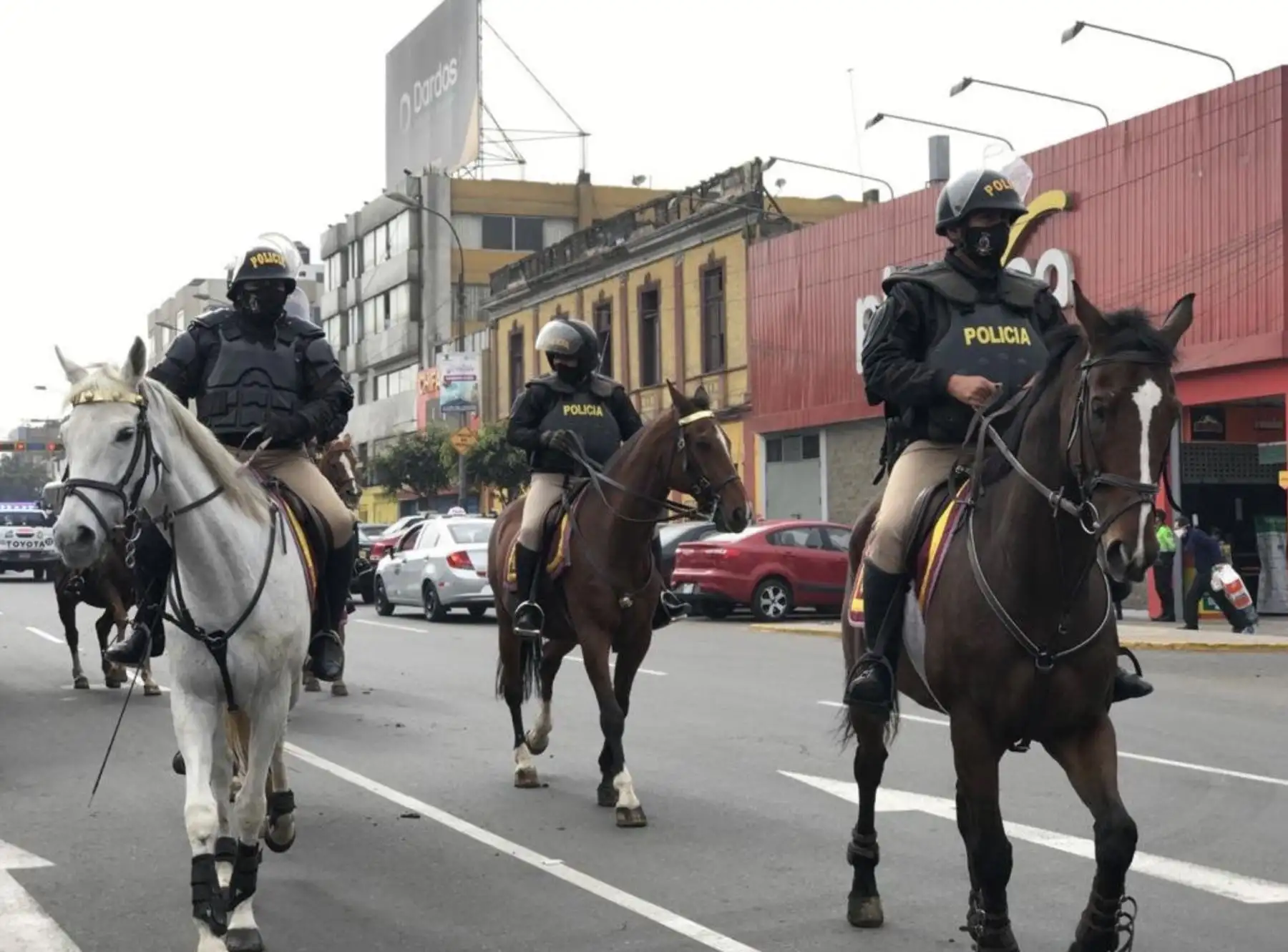 La intervención desarrollada durante la madrugada se enfocó en los jirones Luna Pizarro, Raimondi, Misti, Av. Manco Cápac y todos los alrededores de la Av. Grau. Asimismo, las avenidas Parinacochas, Huánuco y las calles aledañas al emporio comercial de Gamarra.