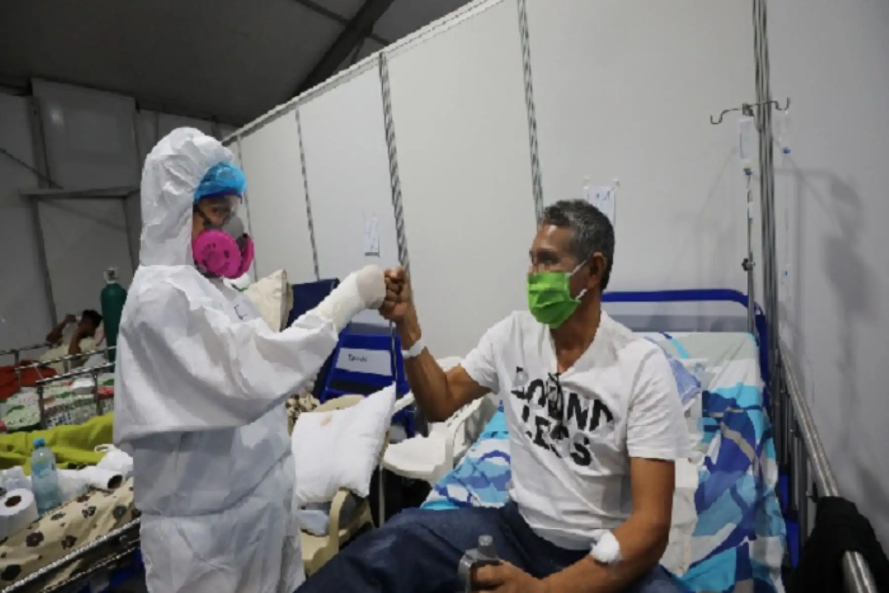 Desde inicios de junio en la región  Loreto se registraron picos de hasta 1300 casos nuevos semanales, ante ello se desplegaron diversas acciones como la llegada de brigadas, envío de medicamentos, entre otras que han tenido como efecto la disminución de nuevos casos.