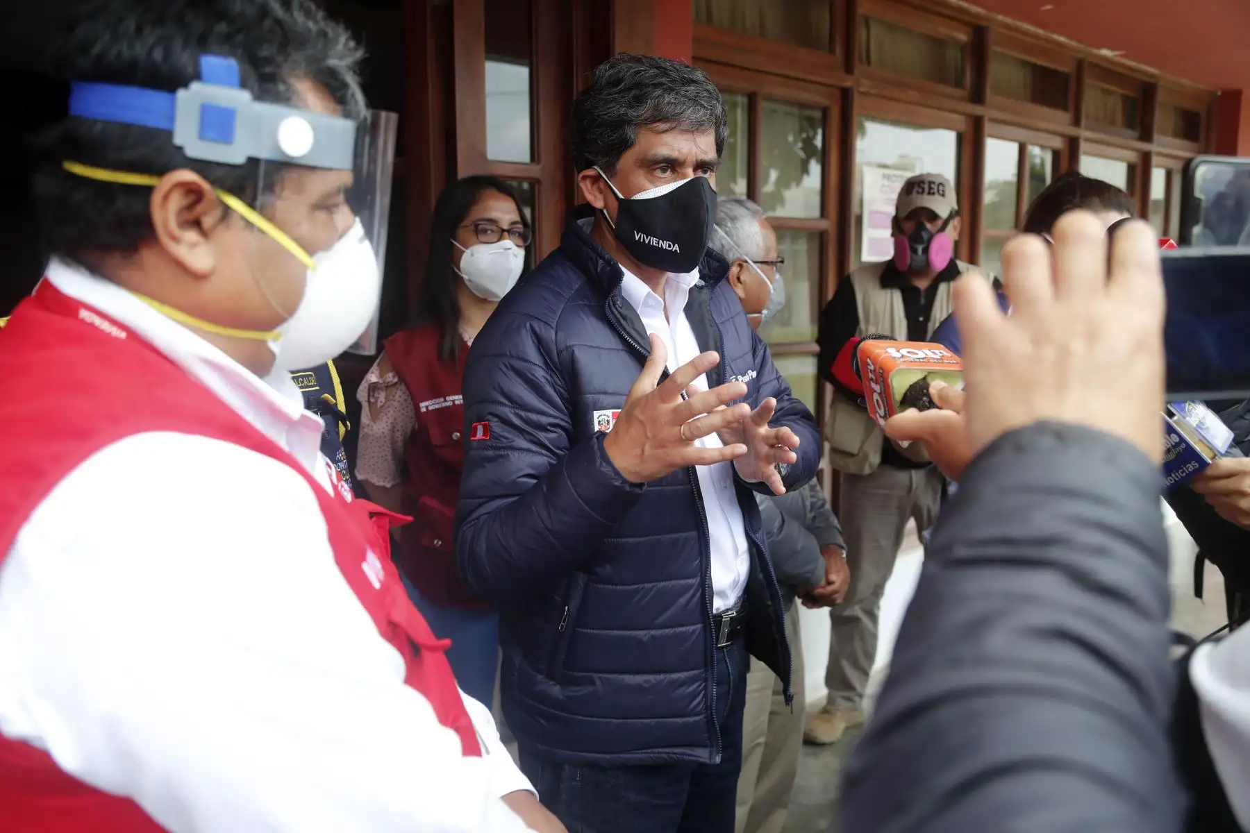 El Ministro de Vivienda Carlos Lozada visita Lambayeque para conocer estado de proyectos del MVCS, y participa de una reunión con autoridades locales en la sede del GORE.
Foto:ANDINA/Ministerio de Vivienda