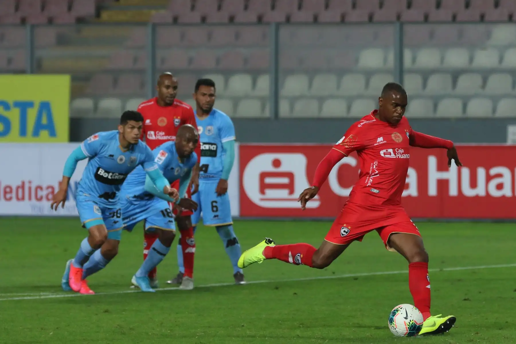 Binacional FC y Cienciano  se enfrentan por la jornada 10 de la Liga 1, en el estadio Nacional. 
Foto: LigaFutProf Binacional FC y Cienciano  se enfrentan por la jornada 10 de la Liga 1, en el estadio Nacional. 
Foto: LigaFutProf