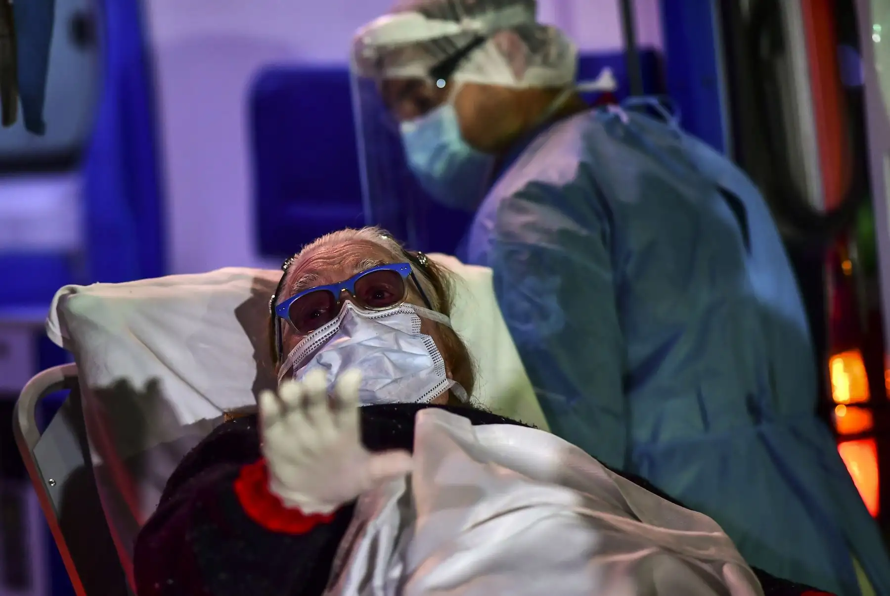 El país sudamericano, de 44 millones de habitantes, atraviesa una fase con elevado número de contagios diarios, a un promedio de 10,000 en la última semana. Foto: AFP