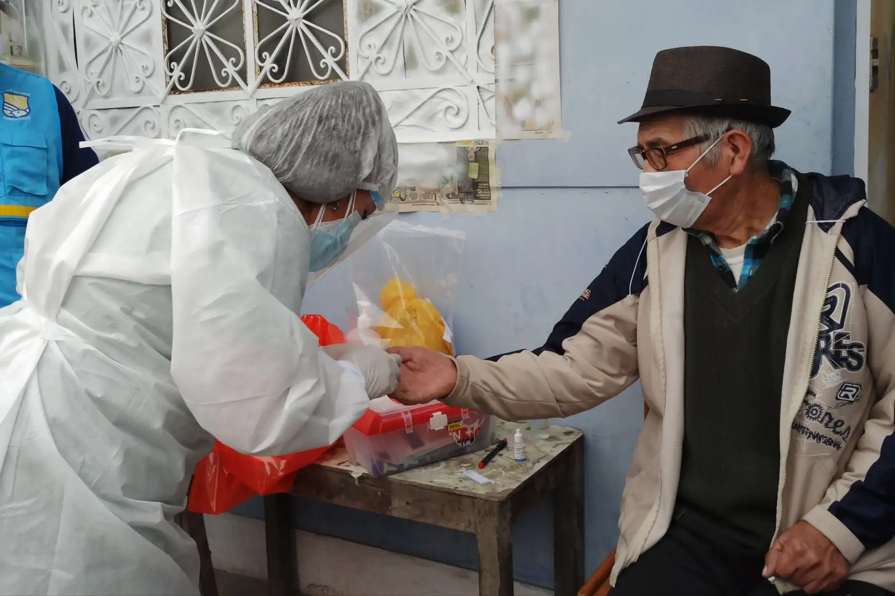Quinta Operación de TAYTA en Villa  El Salvador, los equipos de respuesta rápida de DIRIS Lima Sur intervendrán 355 hogares priorizados del Grupo 2 Sector 19 de Villa El Salvador, en donde residen 765 personas vulnerables.
Foto:ANDINA/DIRISLimaSur