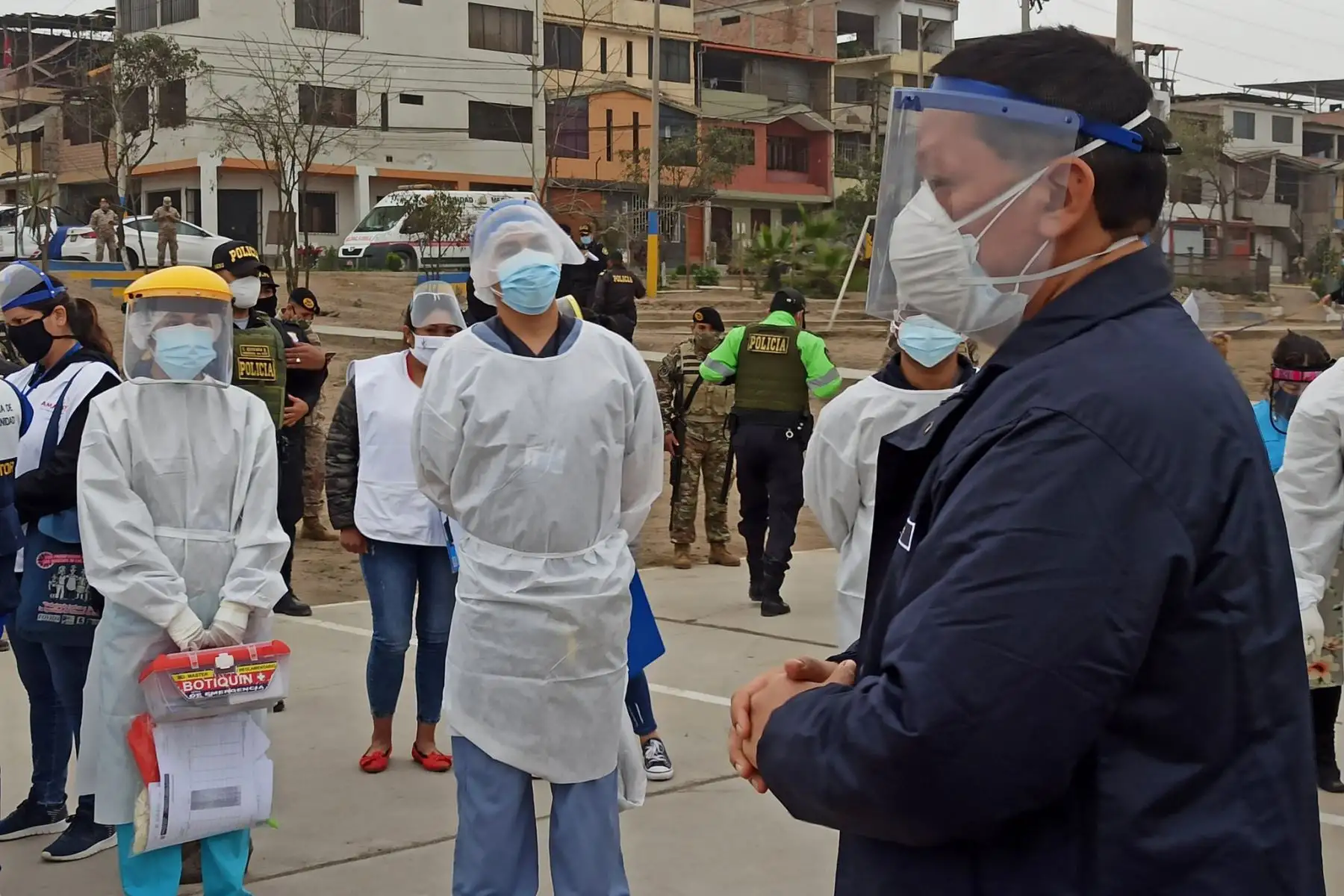 En las intervenciones simultáneas realizadas junto al Ejercito y la Policía Nacional, se tiene previsto atender a más de 1000 adultos mayores y personas con enfermedades crónicas.
Foto:ANDINA/DIRISLimaSur