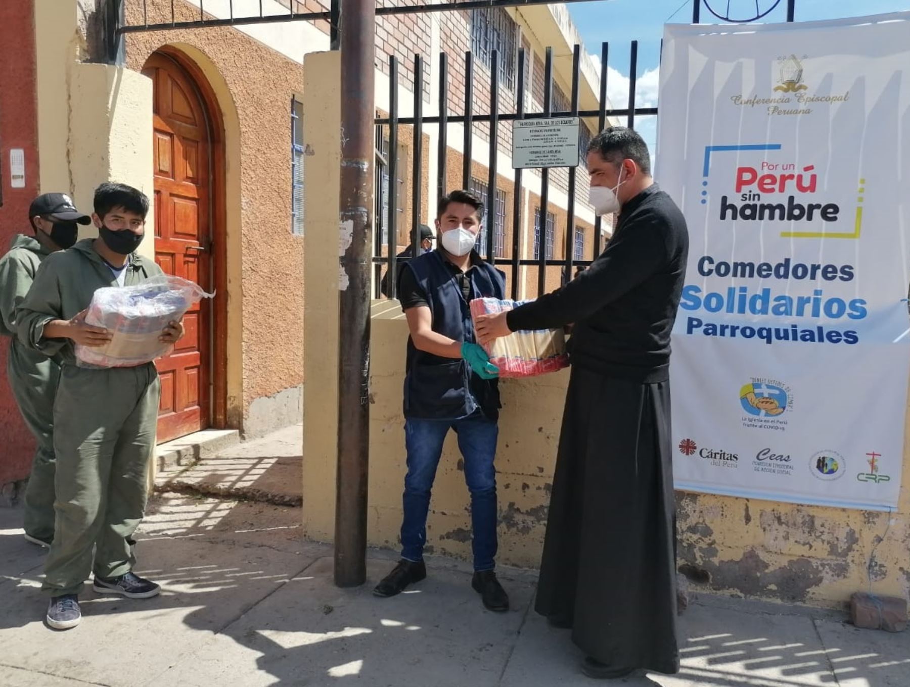 La iglesia católica entregó alimentos de forma gratuita a más de 6,600 familias vulnerables de Cusco, afectadas por la pandemia de coronavirus. ANDINA/Difusión