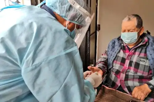 La operación Tayta proyecta atender, hasta fin de año, a 400,000 peruanos vulnerables al contagio del covid-19 en todo el territorio nacional, mediante intervenciones a escala distrital, provincial y departamental. ANDINA/Difusión