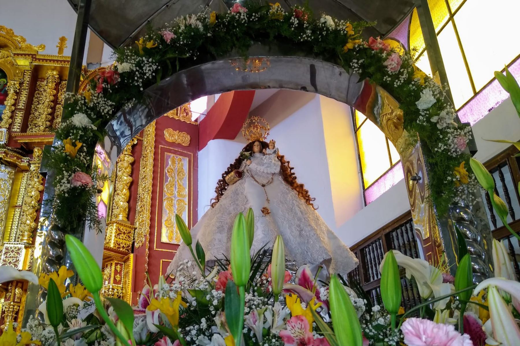 Devotos llegaron al santuario de la Virgen de Cocharcas en Sapallanga, región Junín, con motivo de su festividad. Foto: Cortesía Pedro Tinoco