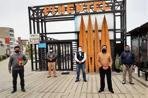 Autoridades regionales constatan aplicación de protocolos de bioseguridad contra el covid-19 para próxima reapetura del muelle de Pimentel, en Lambayeque. ANDINA/Difusión