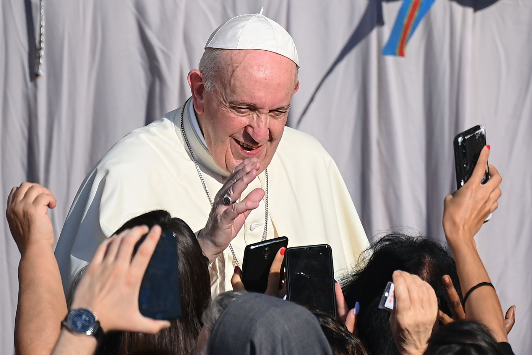 Papa Francisco dice que en la iglesia \"hay lugar para todos\" pese a \"resistencias\"