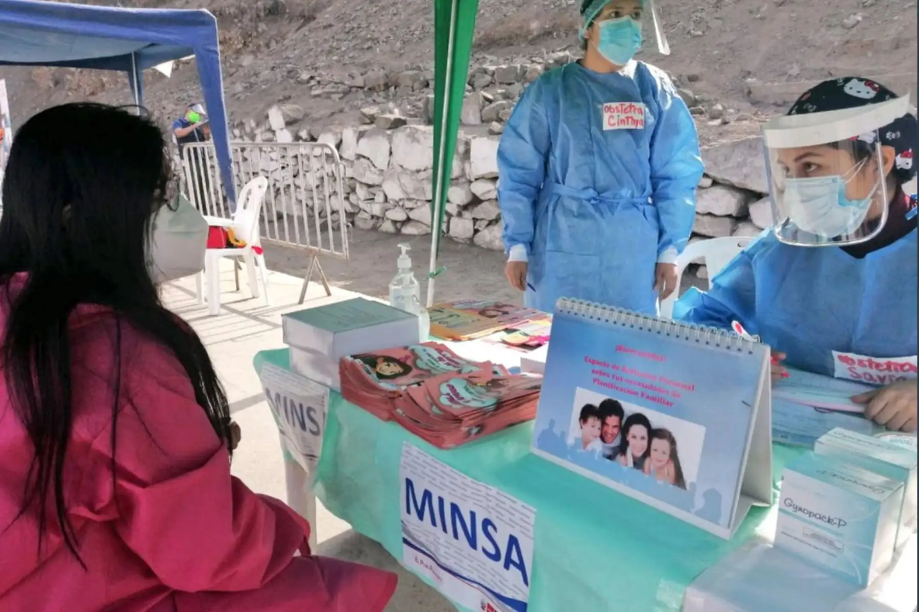 En Villa María del Triunfo, brigadas del Minsa brindan atención médica integral ante las bajas temperaturas y descarte de Covid-19 a más de 2000 vecinos de los AAHH Bellavista, Edén del Manantial, Paraíso Alto y Los Ángeles en la zona de Ticlio Chico. Foto:ANDINA/Minsa