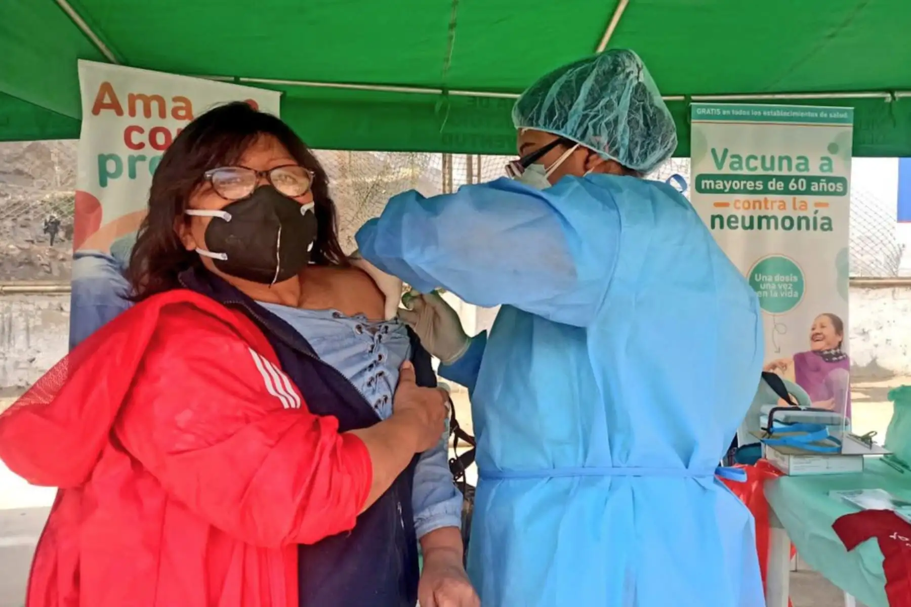 En Villa María del Triunfo, brigadas del Minsa brindan atención médica integral ante las bajas temperaturas y descarte de Covid-19 a más de 2000 vecinos de los AAHH Bellavista, Edén del Manantial, Paraíso Alto y Los Ángeles en la zona de Ticlio Chico. Foto:ANDINA/Minsa