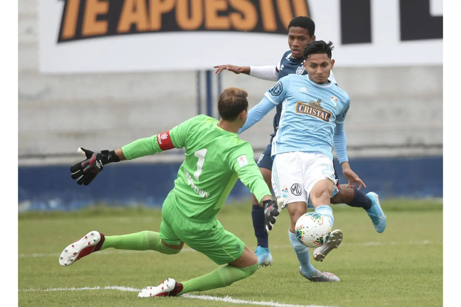 El futbolista Kevin Sandoval puso el primero para Sporting Cristal en el estadio Iván Elías Moreno. Foto: LigaFutProf