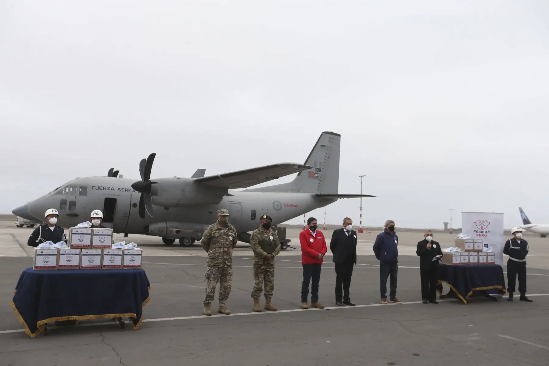 El Ministro de defensa Jorge Chávez Cresta, recibió de Respira Perú una donación de respiradores mecánicos de uso temporal, que serán destinados a Cajamarca,Moquegua y Tacna. Foto.ANDINA/ Jhonel Rodríguez.