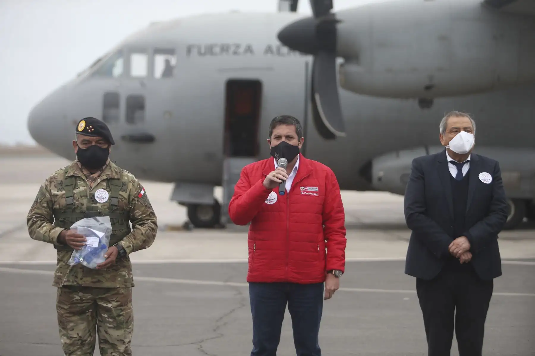 El Ministro de defensa Jorge Chávez Cresta, recibió de Respira Perú una donación de respiradores mecánicos de uso temporal, que serán destinados a Cajamarca,Moquegua y Tacna. Foto.ANDINA/ Jhonel Rodríguez.