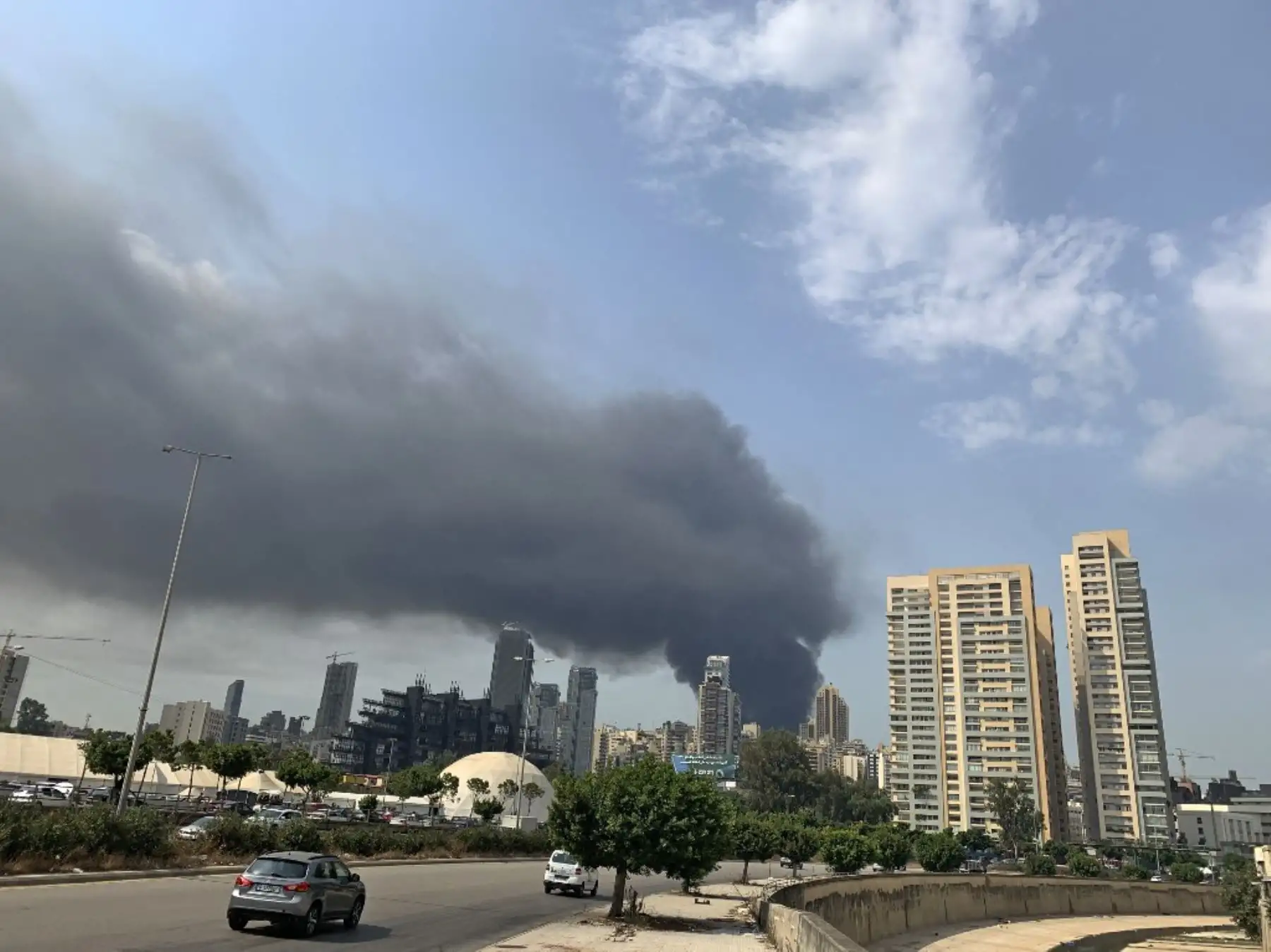 Enorme incendio en el puerto de Beirut .Foto.AFP