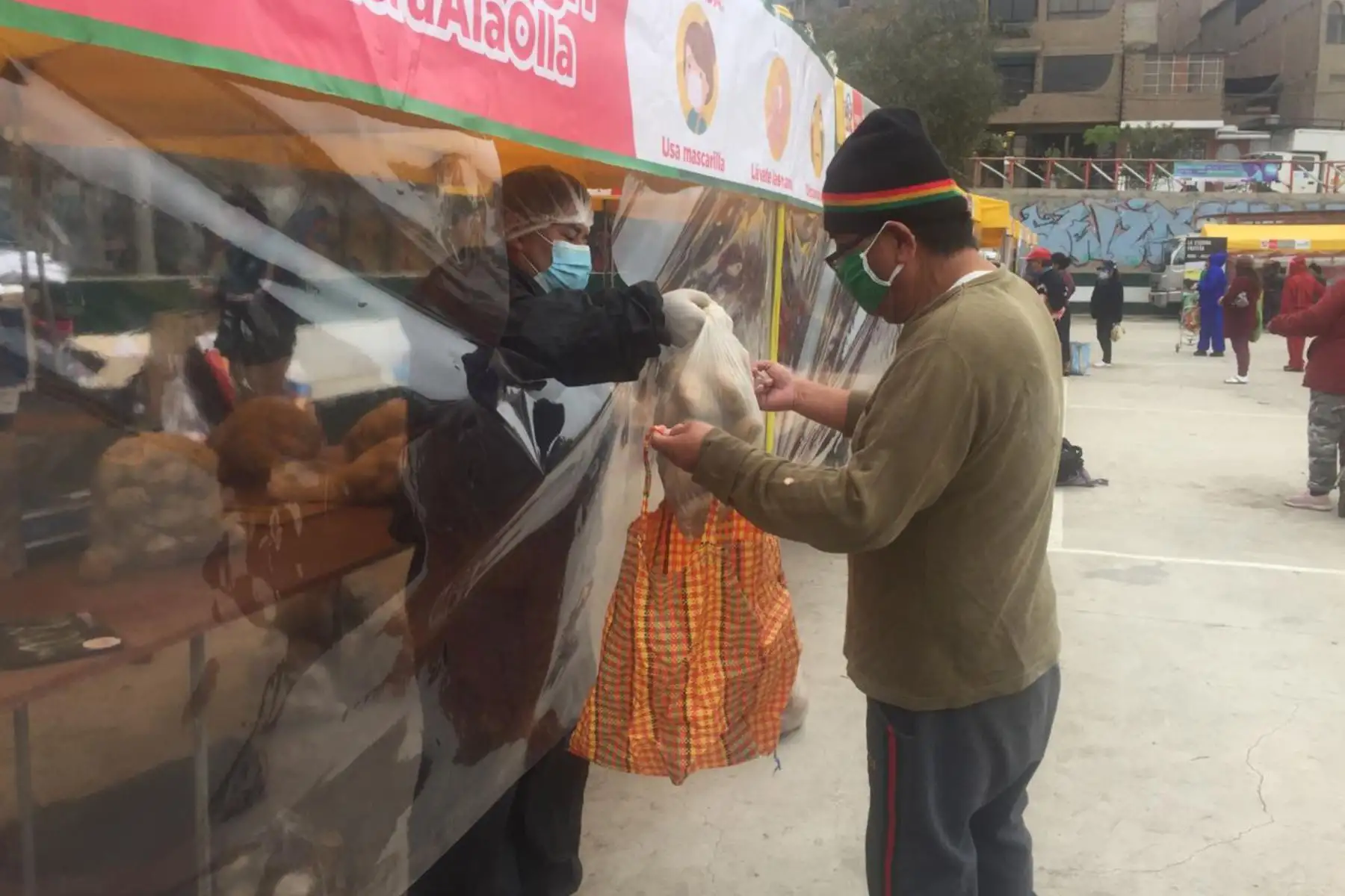 Los Mercados Minagri De la Chacra a la Olla llegarán a zonas vulnerables del distrito de Villa El Salvador gracias al apoyo del Gobierno de Canadá con el objetivo de ofrecer alimentos de primera necesidad a precios sociales 
Foto: Minagri