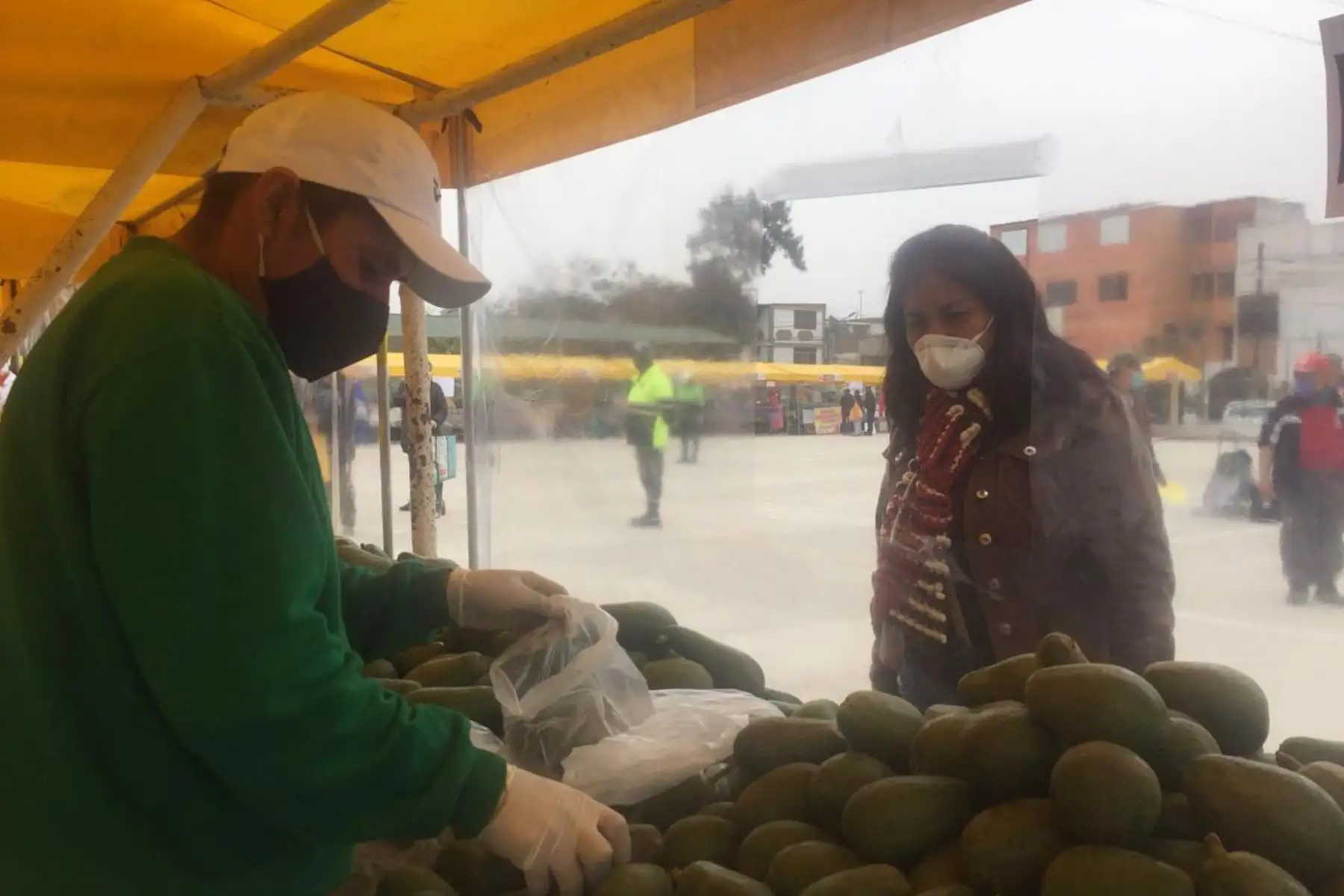 Los Mercados Minagri De la Chacra a la Olla llegarán a zonas vulnerables del distrito de Villa El Salvador gracias al apoyo del Gobierno de Canadá con el objetivo de ofrecer alimentos de primera necesidad a precios sociales 
Foto: Minagri