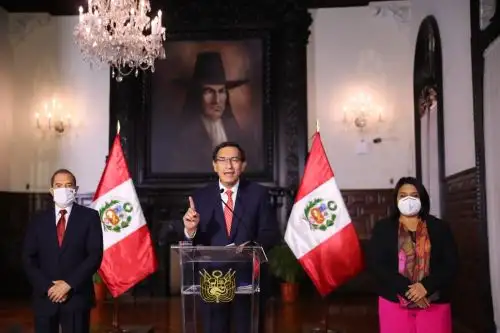 Peruvian President Martin Vizcarra delivers an Address to the Nation. He is joined by Prime Minister Walter Martos and Justice Minister Ana Neyra at the Government Palace in Lima. Photo: ANDINA/Presidency of the Republic