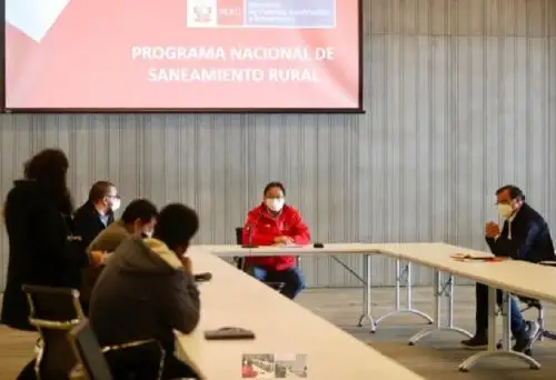 El Ministerio de Vivienda, Construcción y Saneamiento (MVCS) se reunió con representantes de las federaciones de las cuatro cuencas de la región Loreto para informarles acerca del estado de los proyectos de saneamiento rural que se ejecutan en las comunidades indígenas. Foto: MVCS